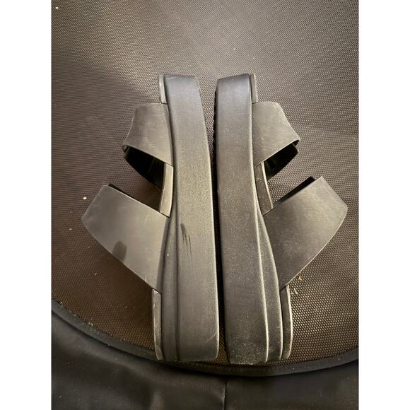 Women's Double Strap Crocs Sandals, Size 10 GUC - Picture 2 of 4